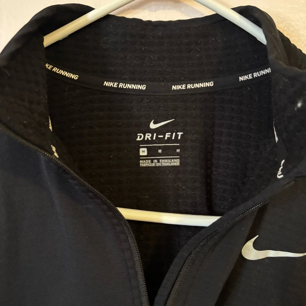 Nike Woman’s Black Dry Fit Performance Sweater Size M